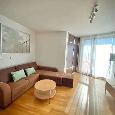 דירה Sunny 100 With Views Close To The Centre Vienna Gate ברטיסלאבה