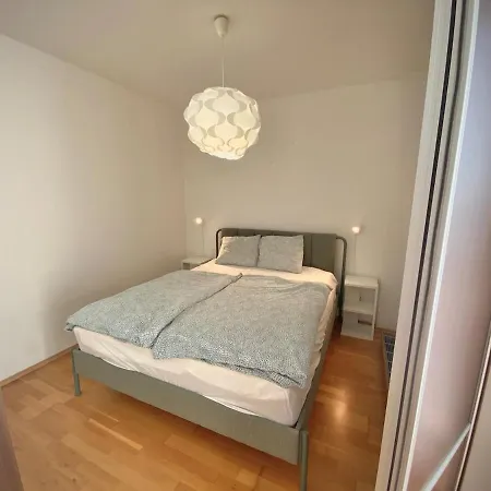 شقة Sunny 100 With Views Close To The Centre Vienna Gate براتسيلافا