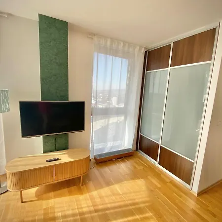 Sunny 100 With Views Close To The Centre Vienna Gate ברטיסלאבה