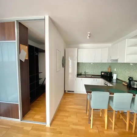 דירה Sunny 100 With Views Close To The Centre Vienna Gate ברטיסלאבה