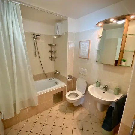 Sunny 100 With Views Close To The Centre Vienna Gate דירה *