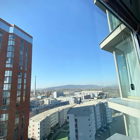 Sunny 100 With Views Close To The Centre Vienna Gate דירה *